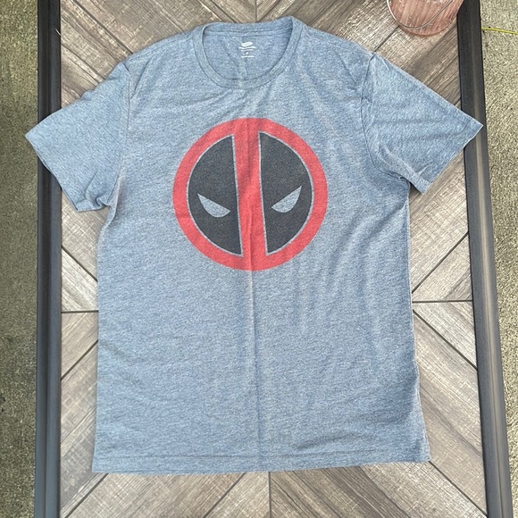Deadpool T-shirt - Picture 1 of 3
